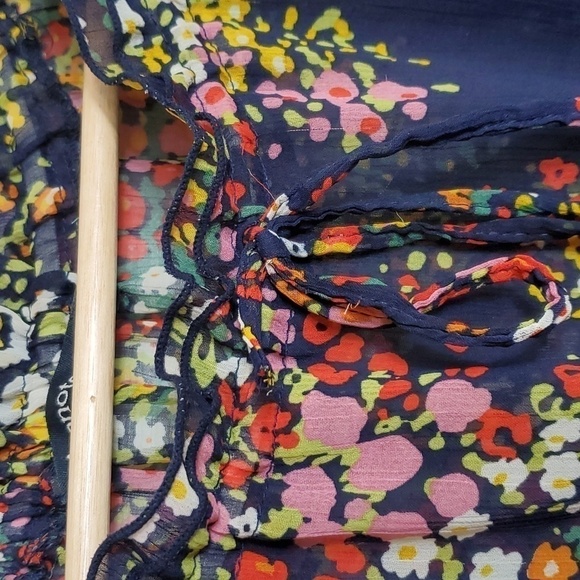 Bluenotes Flowy Peasant Tunic Style Floral Blouse Size Medium - Picture 5 of 12